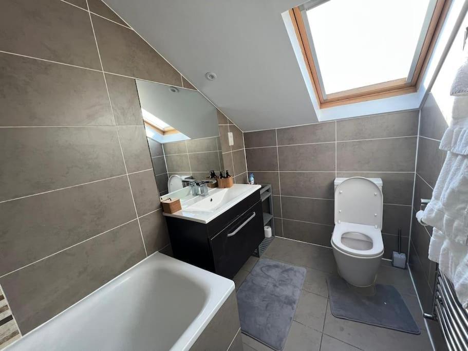 Lovely Two Bed Flat London Exterior photo